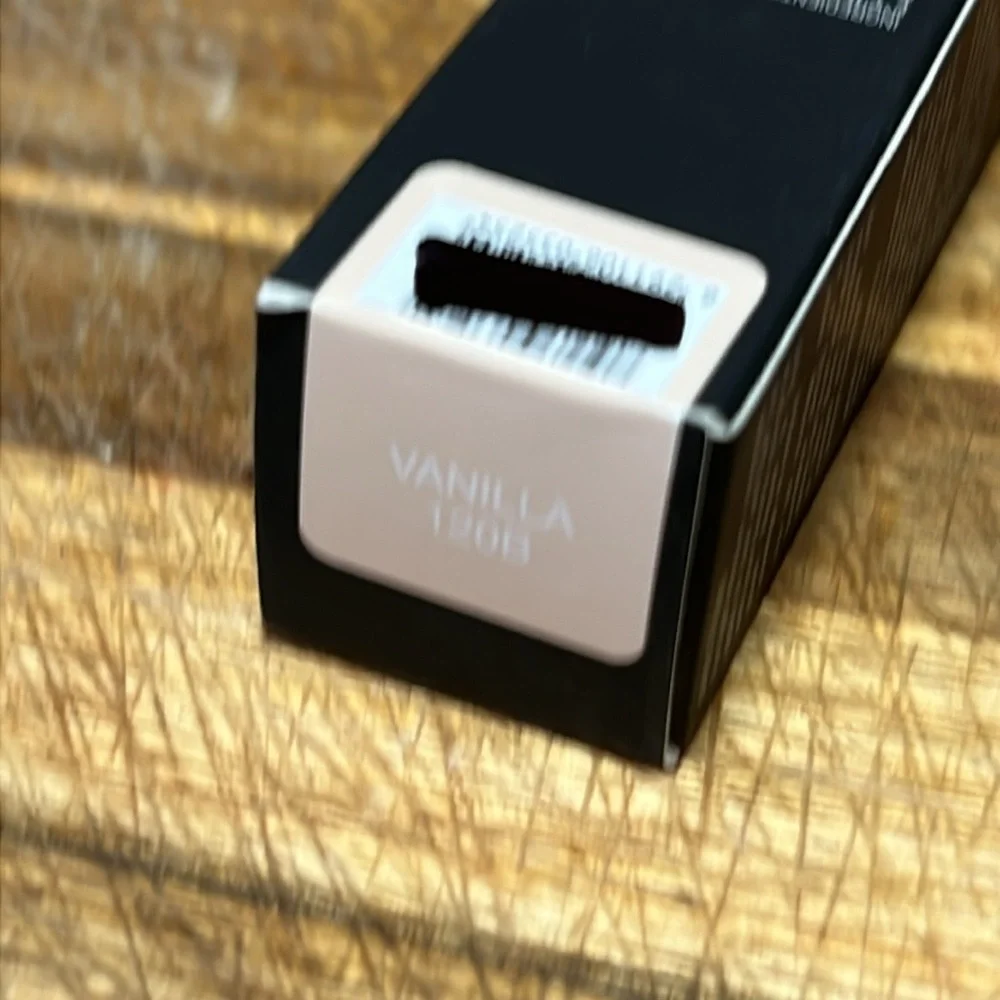 ⚡️💕Huda Beauty Vanilla Faux Filter Foundation Stick